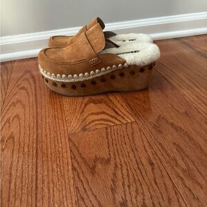 MOU Fleece Lined Suede Platform Clogs. Size 39. Brand new.